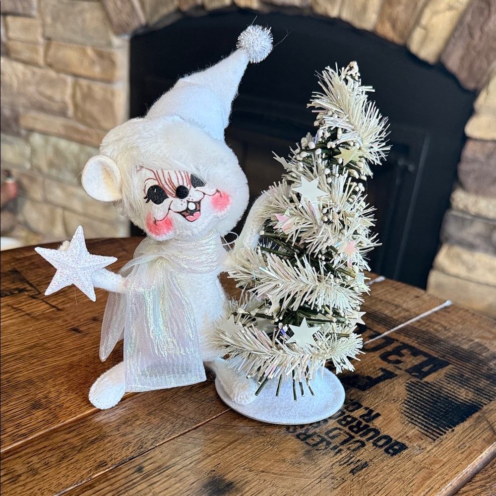 Hard To Find  2005 Trim the Tree Holiday Mouse-AnnaLee